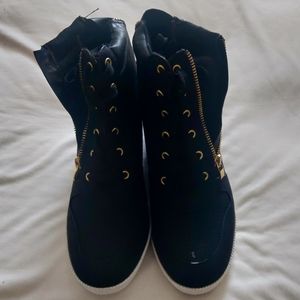 Fashion wedge sneaker